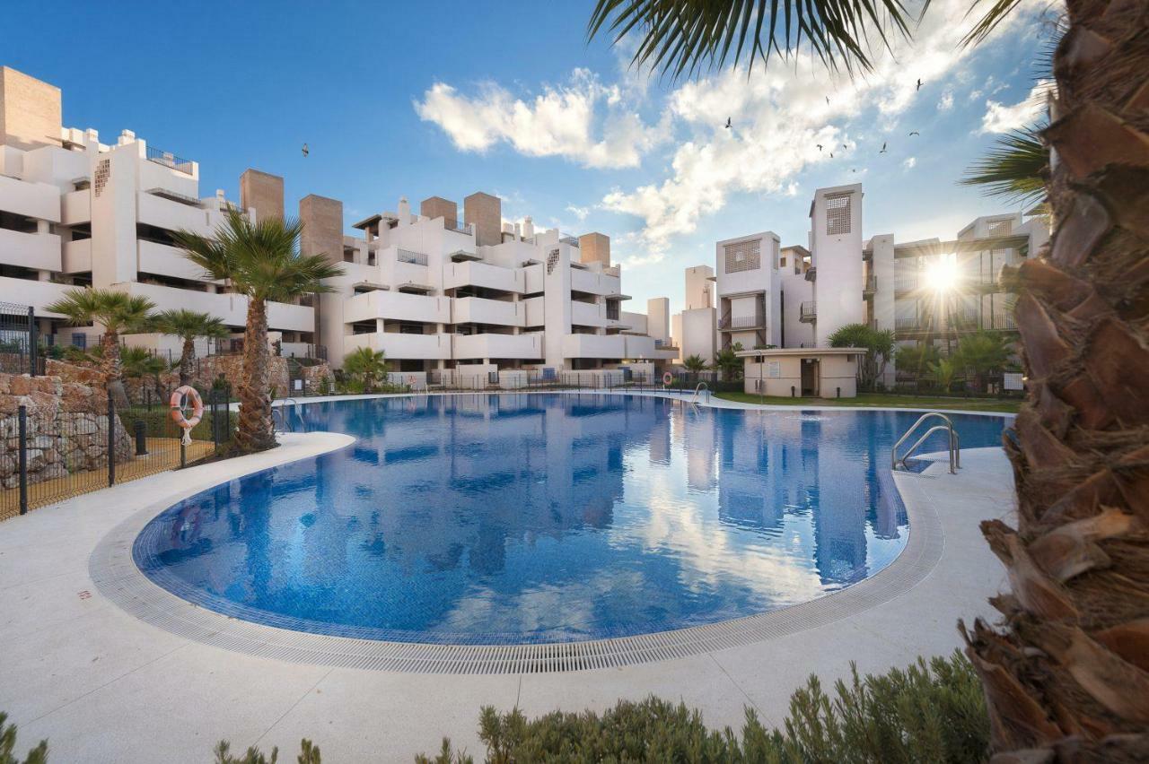 Bahia De La Plata Luxury Apartments Estepona Luaran gambar
